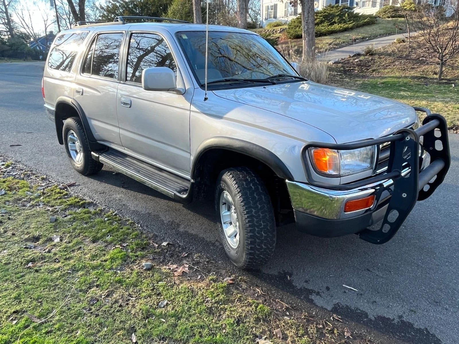 1998 Toyota 4Runner SR5, view 1