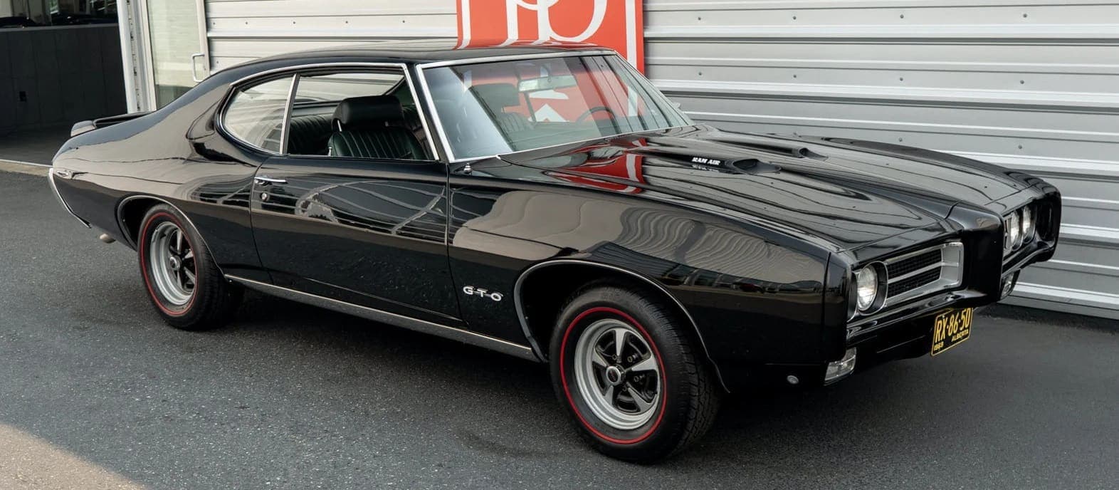 1969 Pontiac GTO, view