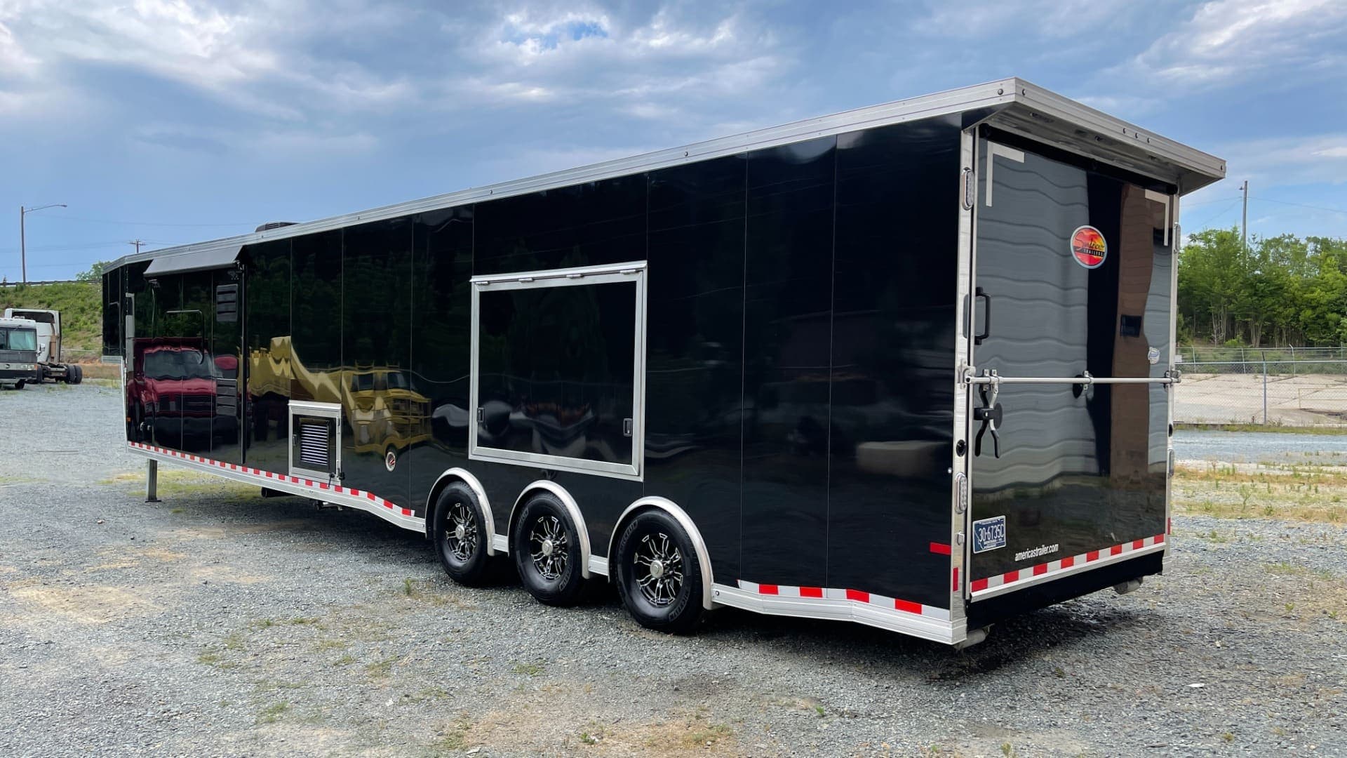 2020 Sundowner 2986 SGM Toy Hauler — 49' Triple-Axle, view