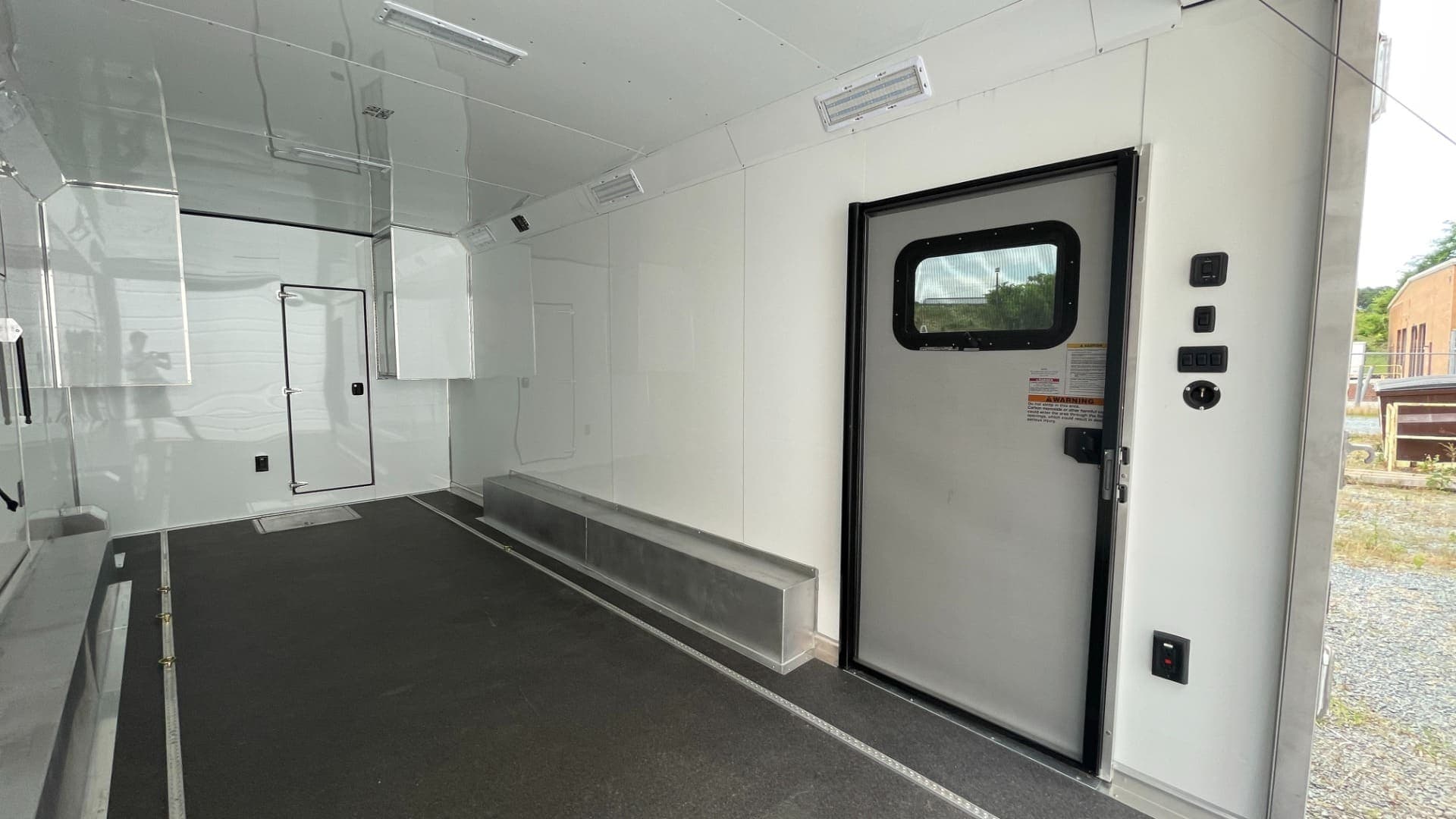 2020 Sundowner 2986 SGM Toy Hauler — 49' Triple-Axle, view