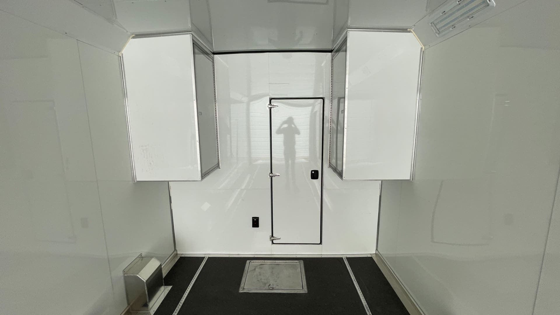 2020 Sundowner 2986 SGM Toy Hauler — 49' Triple-Axle, view