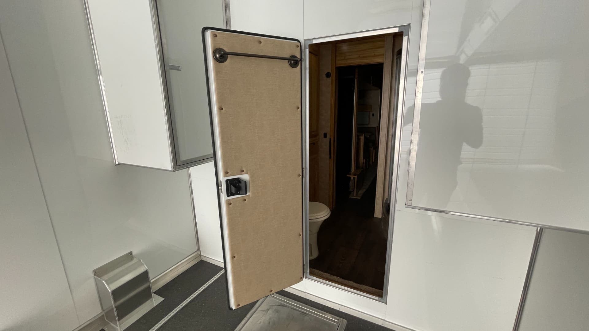 2020 Sundowner 2986 SGM Toy Hauler — 49' Triple-Axle, view