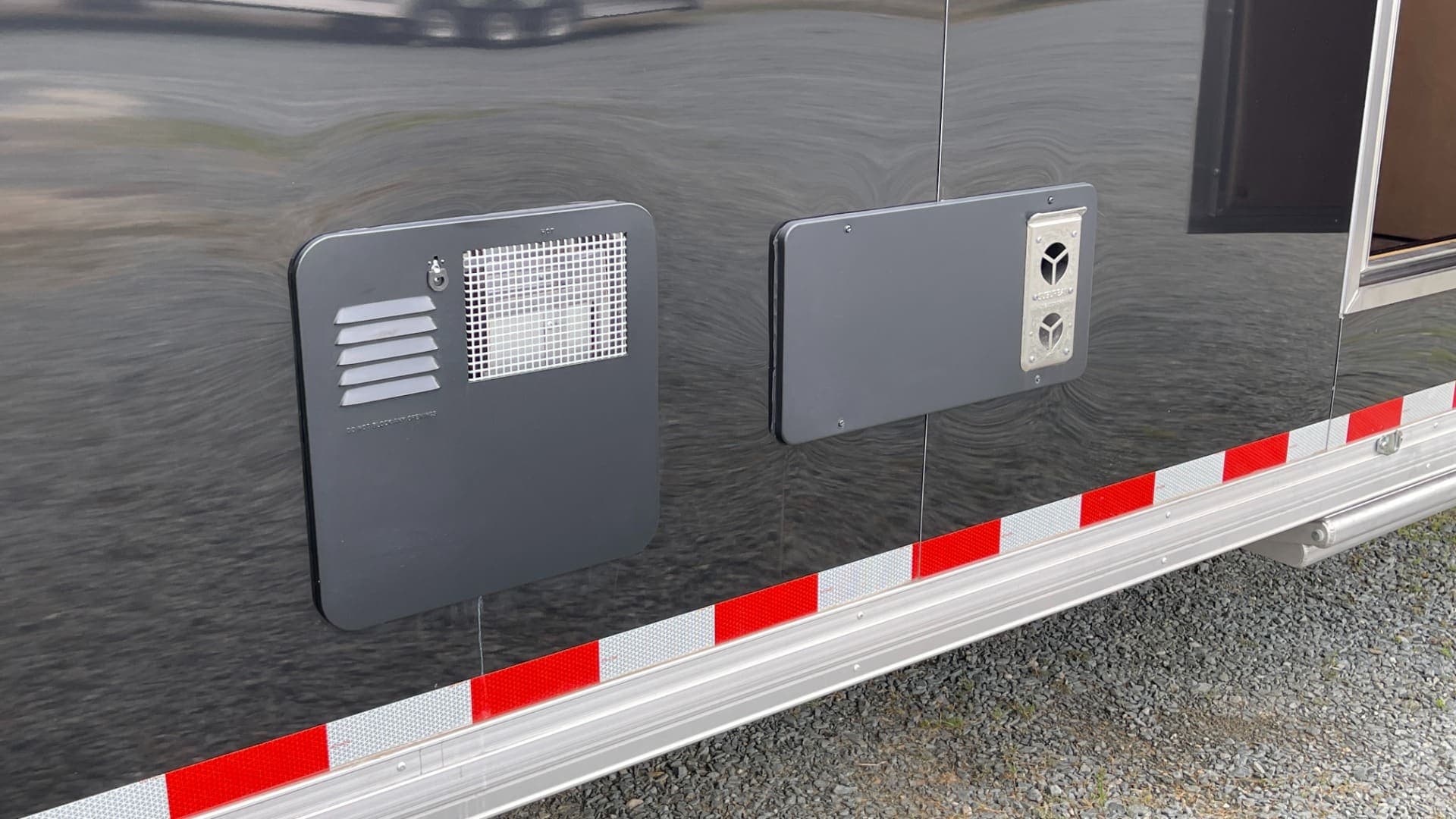 2020 Sundowner 2986 SGM Toy Hauler — 49' Triple-Axle, view