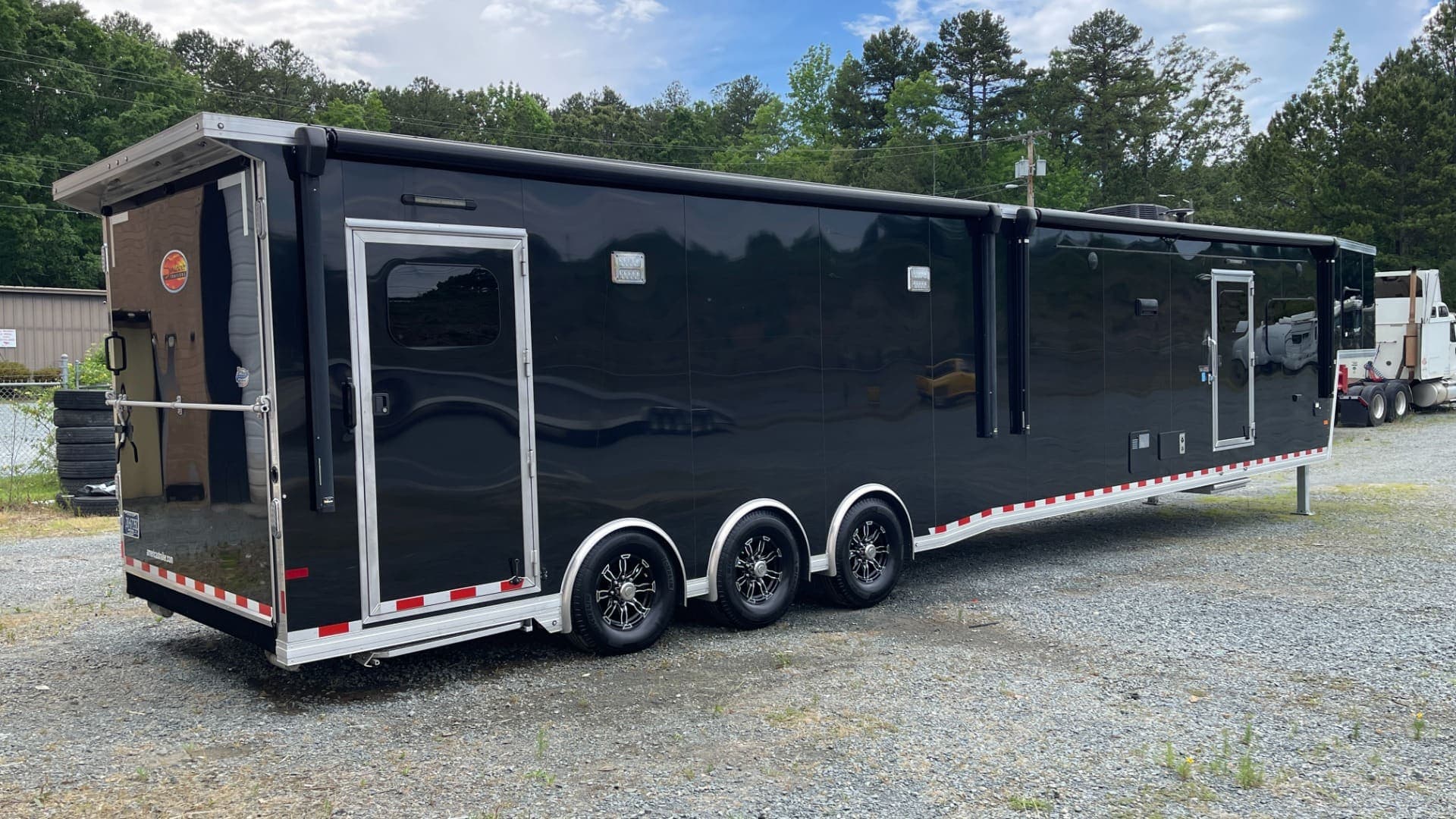 2020 Sundowner 2986 SGM Toy Hauler — 49' Triple-Axle, view