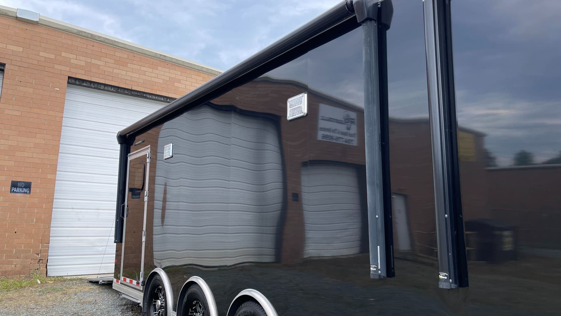 2020 Sundowner 2986 SGM Toy Hauler — 49' Triple-Axle, view