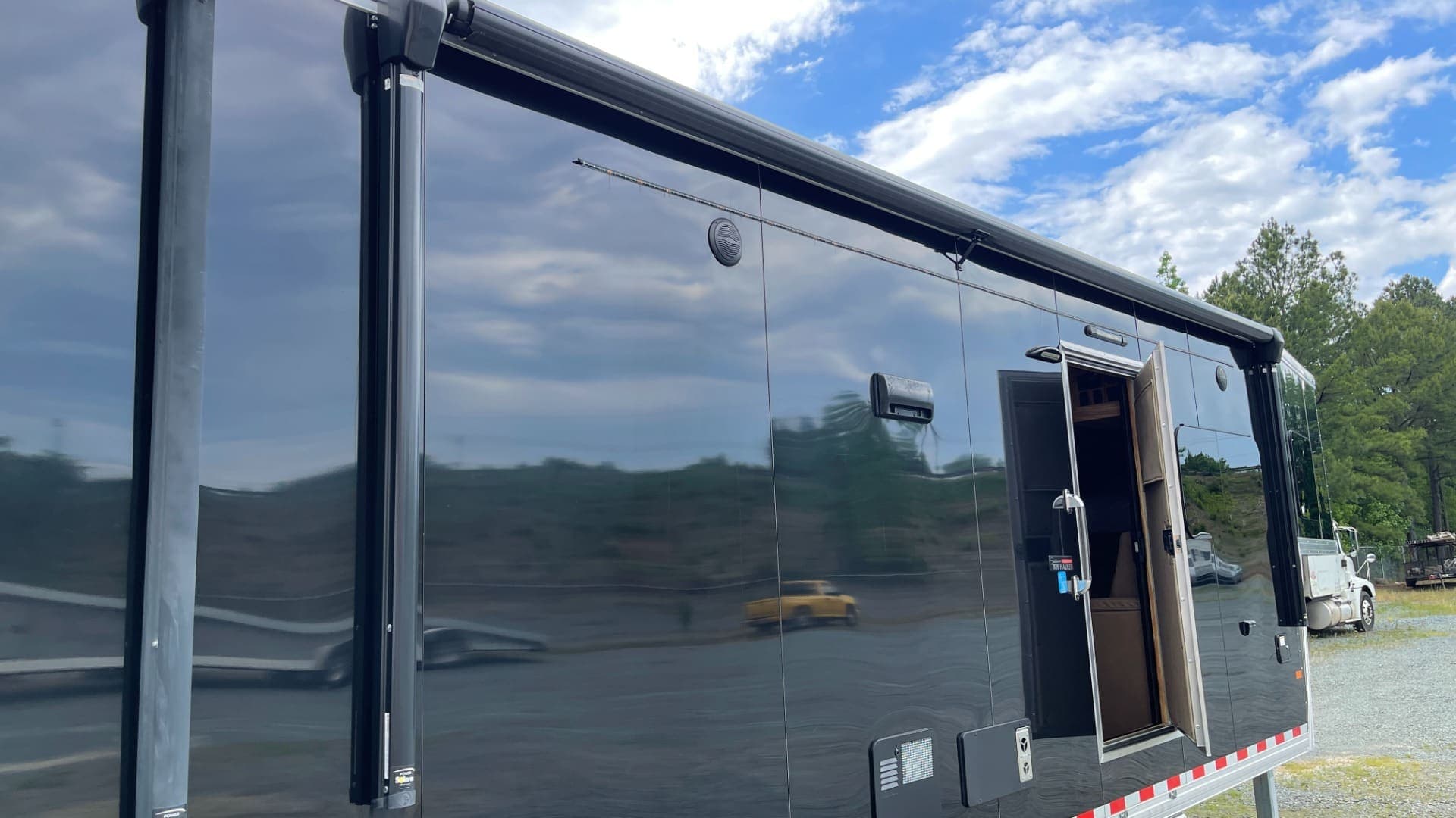2020 Sundowner 2986 SGM Toy Hauler — 49' Triple-Axle, view