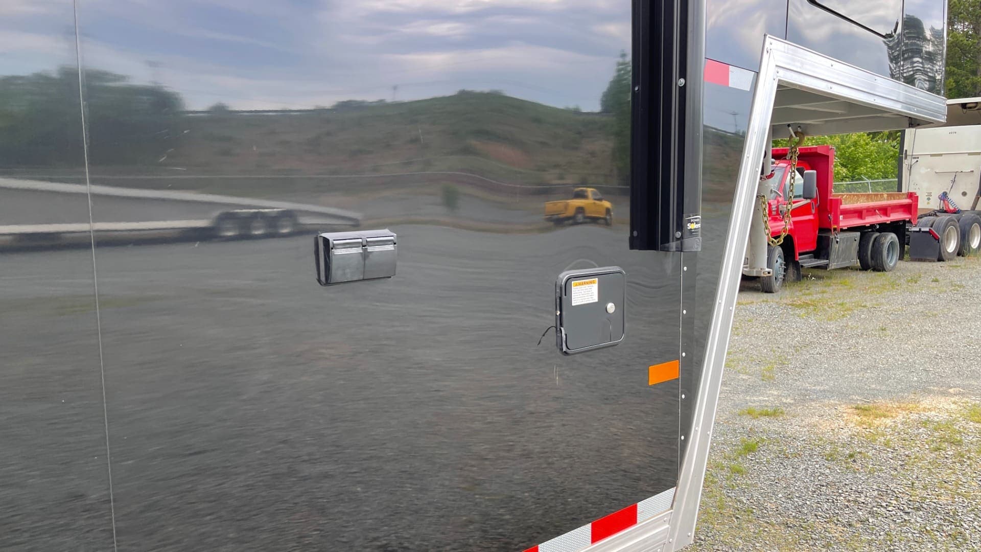 2020 Sundowner 2986 SGM Toy Hauler — 49' Triple-Axle, view