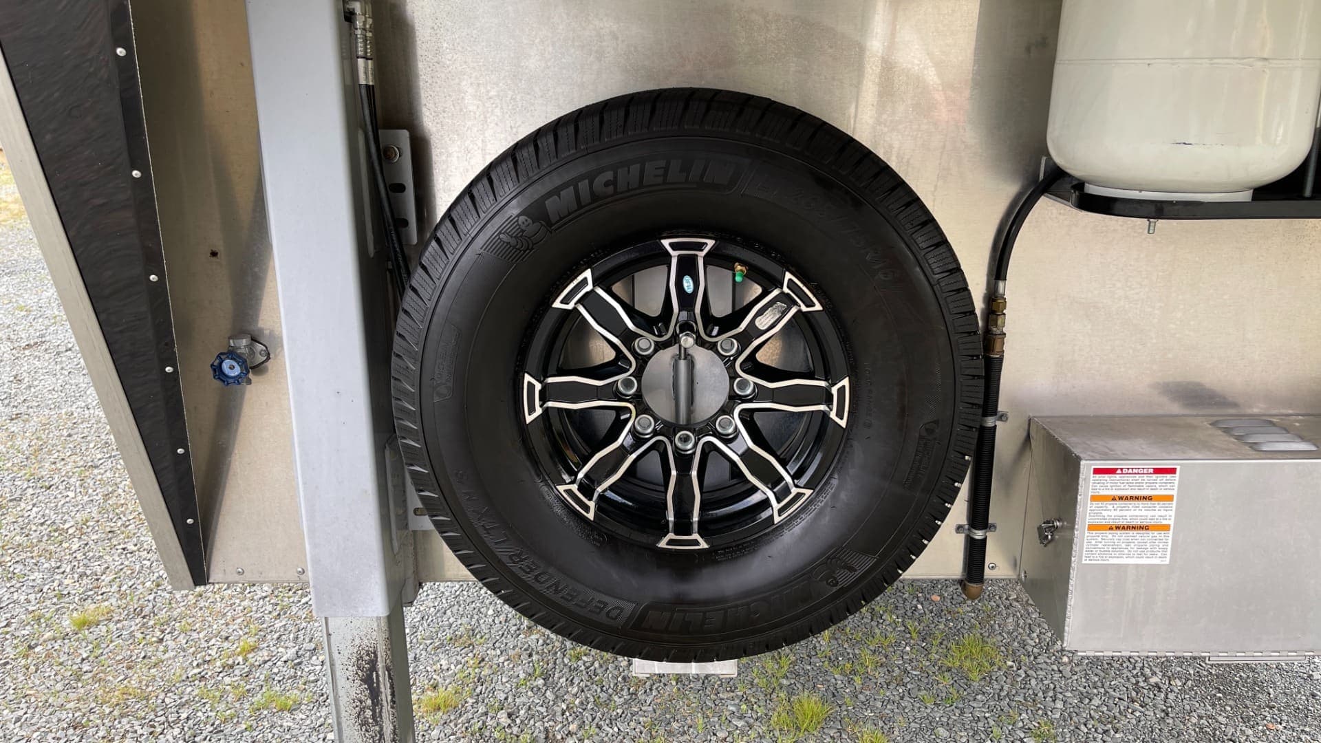 2020 Sundowner 2986 SGM Toy Hauler — 49' Triple-Axle, view