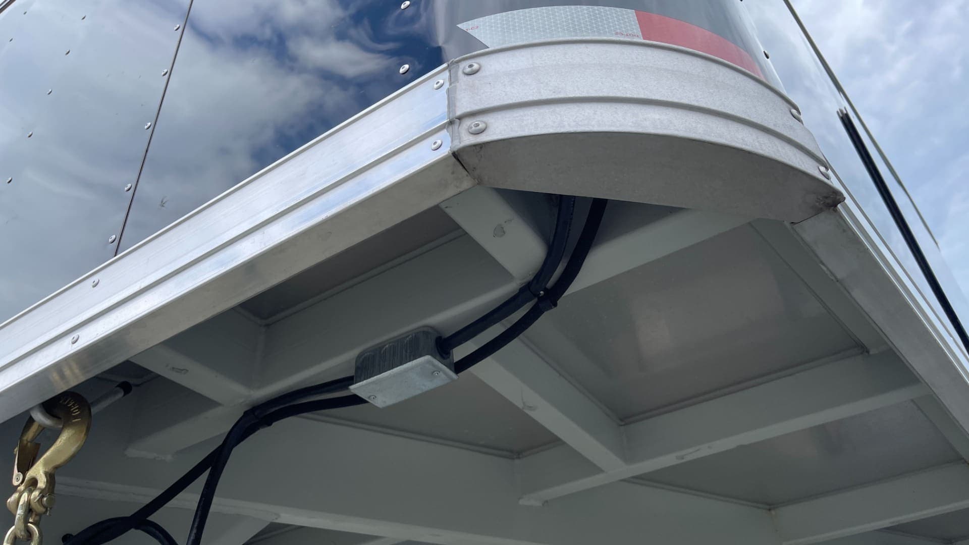 2020 Sundowner 2986 SGM Toy Hauler — 49' Triple-Axle, view