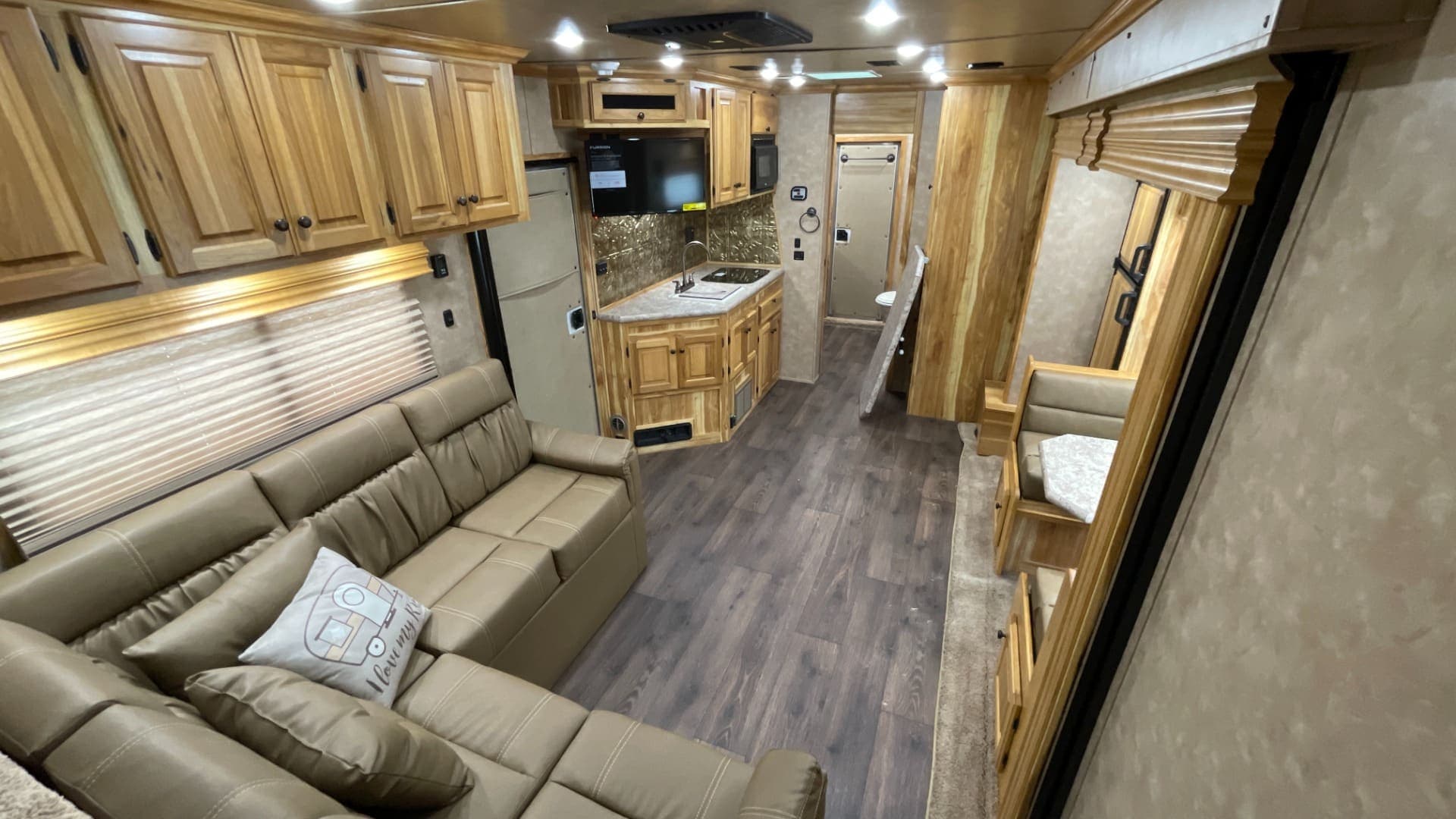 2020 Sundowner 2986 SGM Toy Hauler — 49' Triple-Axle, view