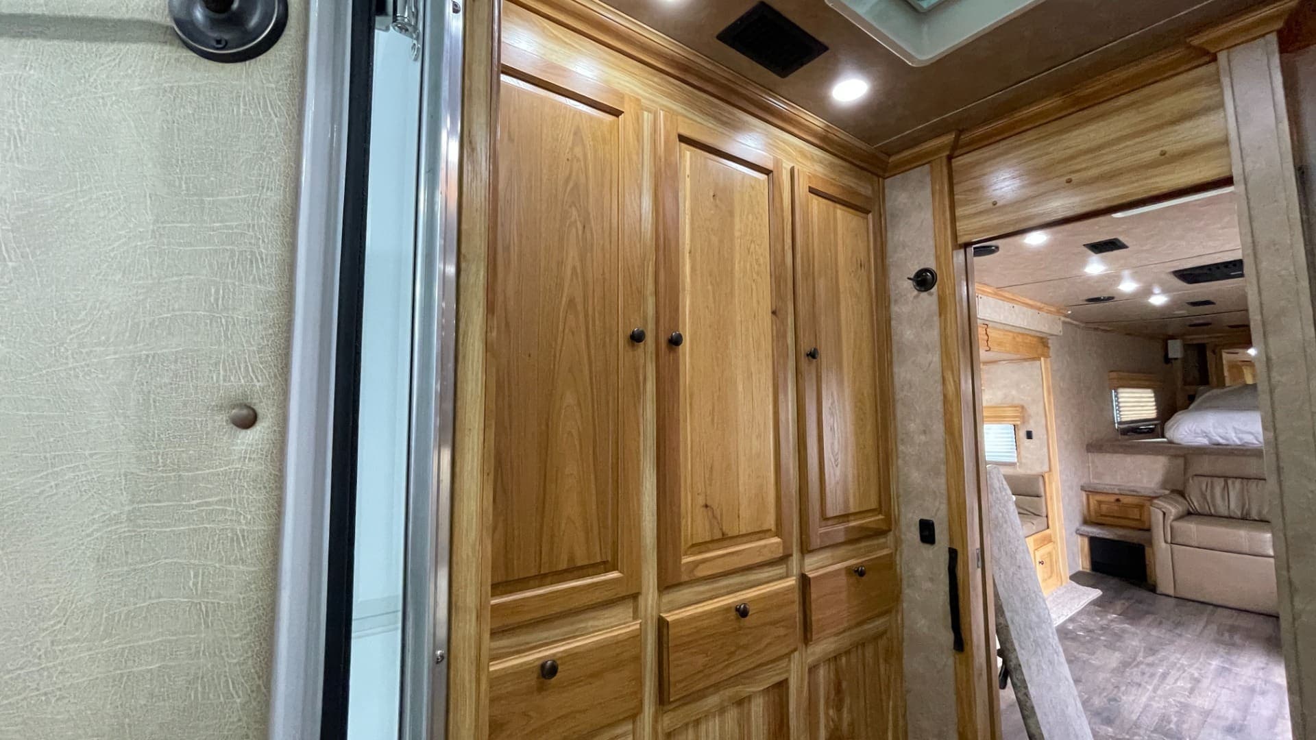2020 Sundowner 2986 SGM Toy Hauler — 49' Triple-Axle, view