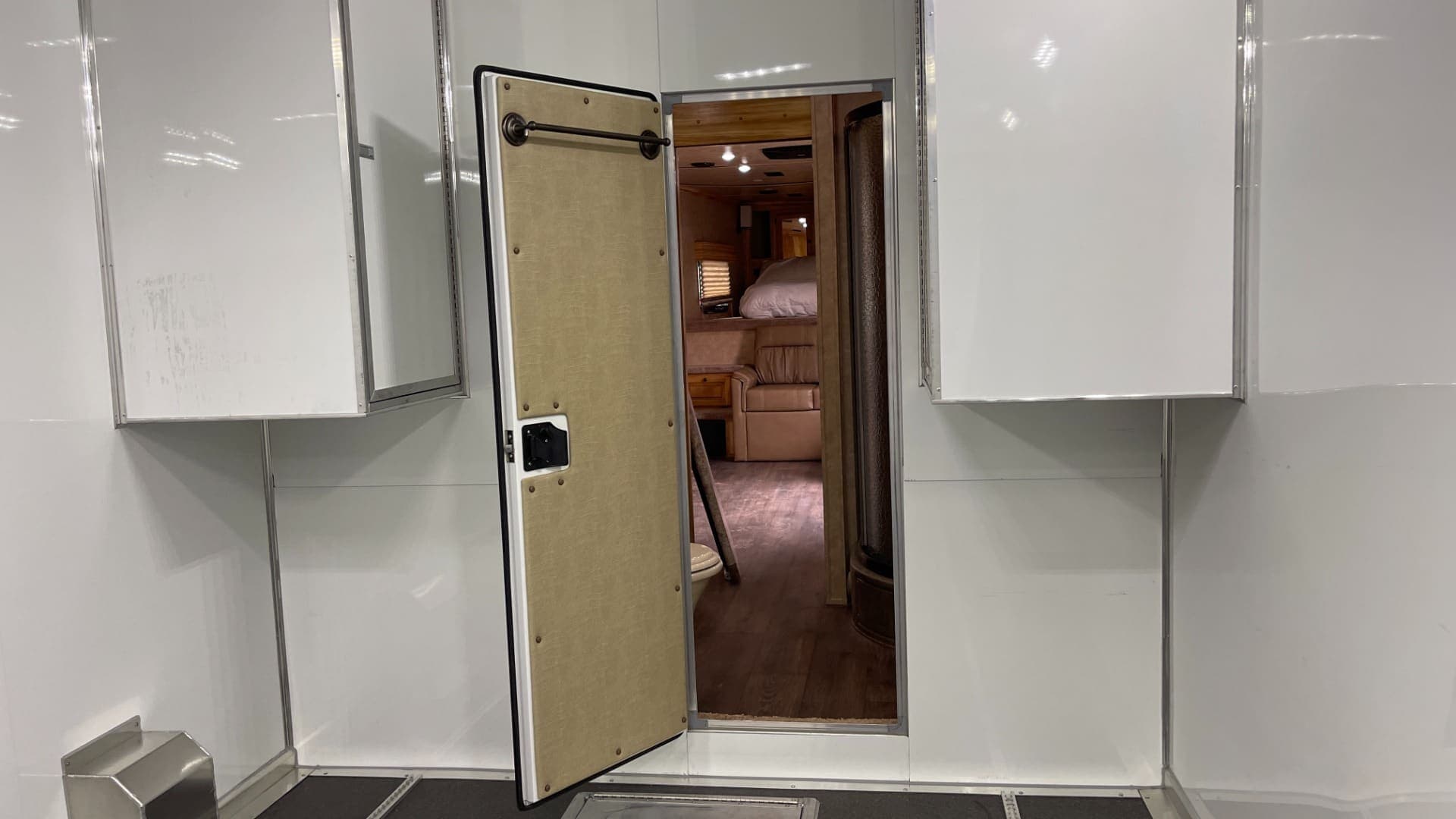 2020 Sundowner 2986 SGM Toy Hauler — 49' Triple-Axle, view