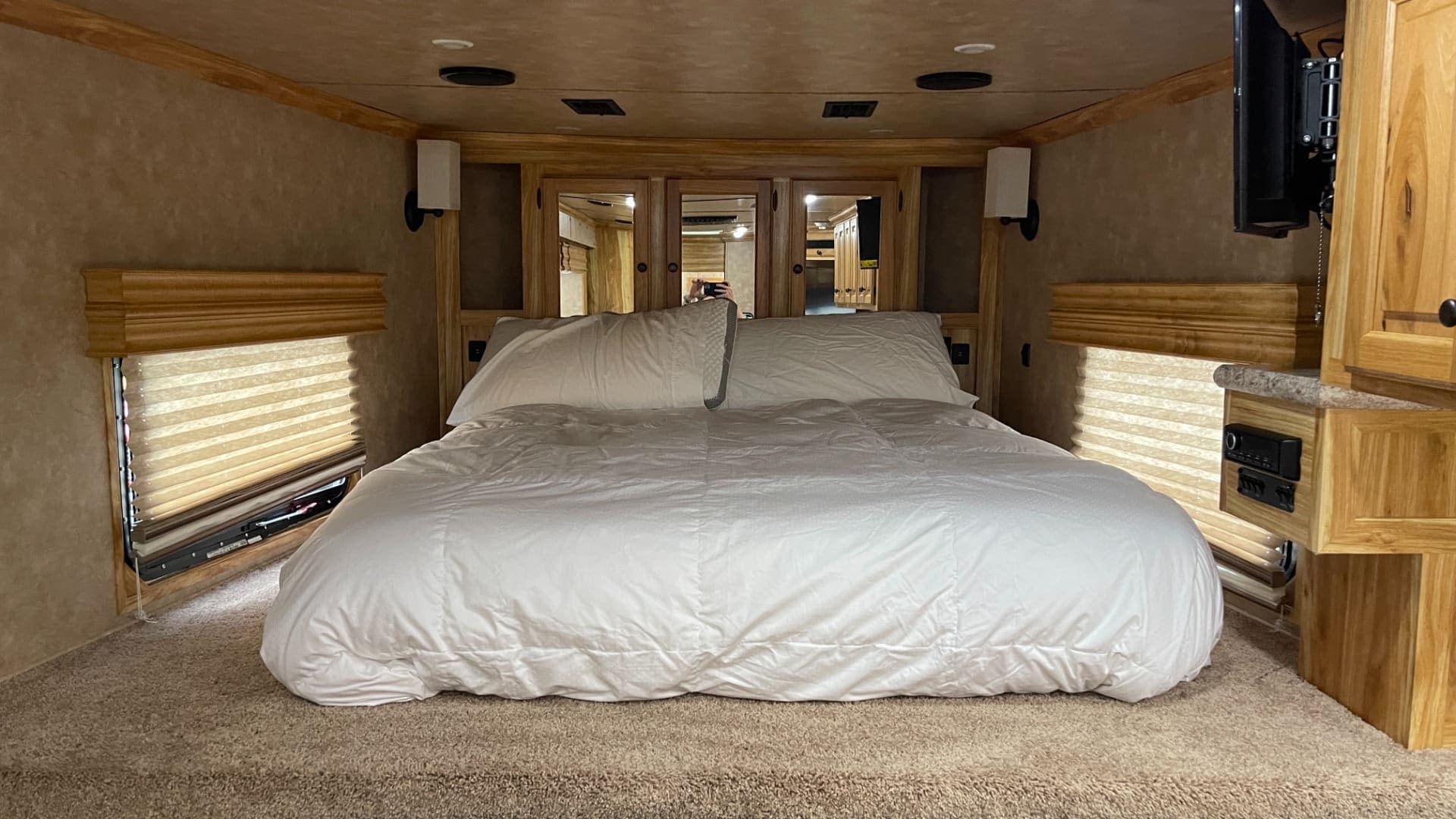 2020 Sundowner 2986 SGM Toy Hauler — 49' Triple-Axle, view