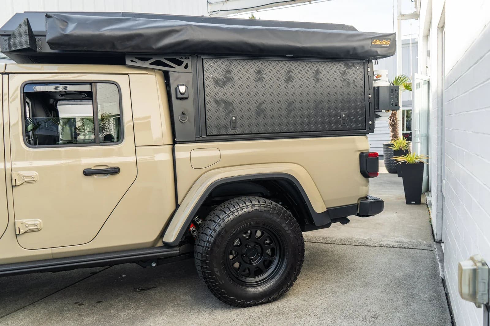 2020 JEEP GLADIATOR MOJAVE, view