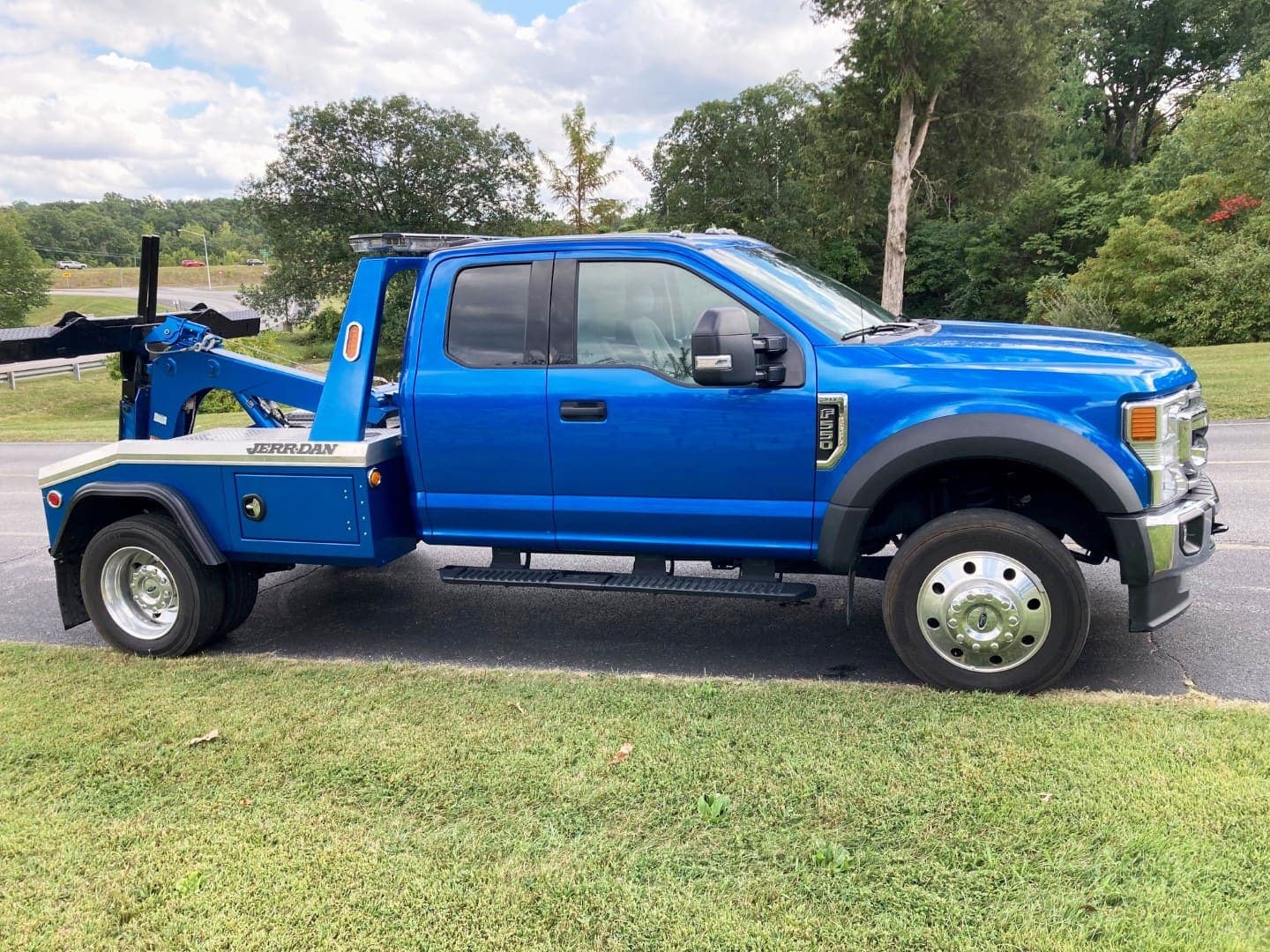 2020 Ford F550 Gas w/ Jerr Dan MPL-NG Self Loader w/ Single-Line Wrecker, view